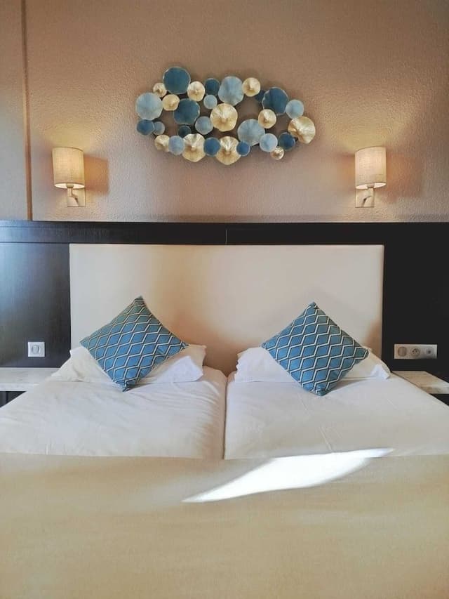 Twin Room, Sea side