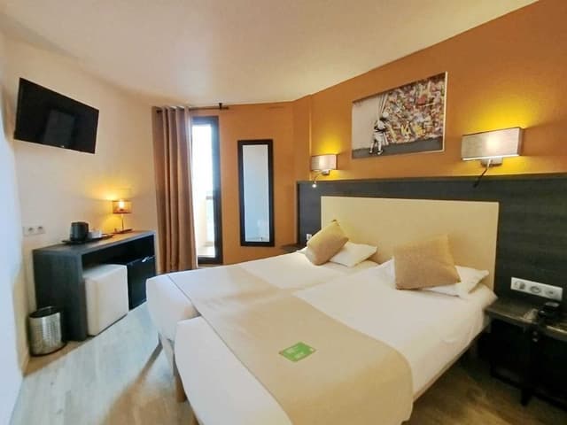 Twin Room, Sea side