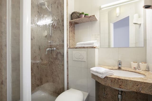Twin Room, Sea side
