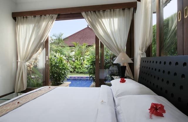 Luxury Villa, 2 Bedrooms, Kitchen, Pool View