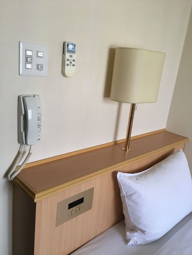 Single Room, Double Use, Smoking