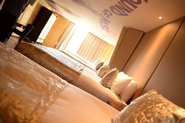 Luxury Room, Jetted Tub (sleeps 6)