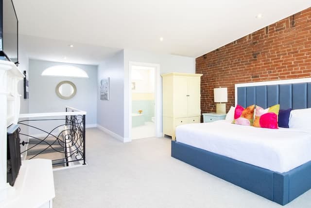 Premier Loft