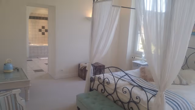 Deluxe Suite, 1 Double Bed, Garden View, Garden Area