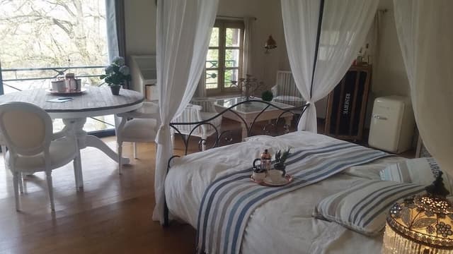 Deluxe Suite, 1 Double Bed, Kitchenette, River View