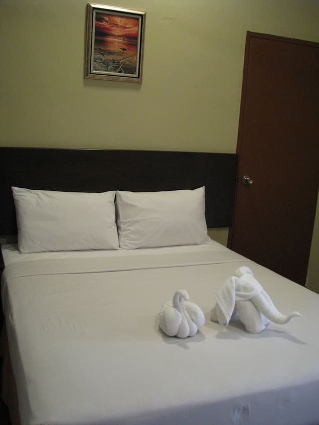 Standard Room, 1 Queen Bed