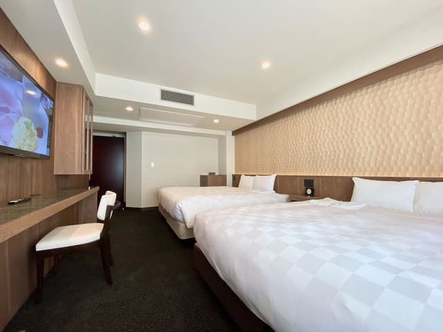 Quadruple Standard Universal Design 2 king beds [All Rooms are Non-Smoking]