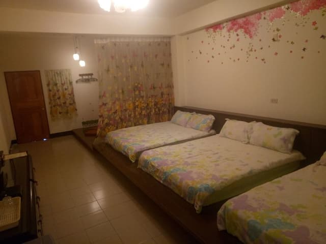 Room (6-Person)