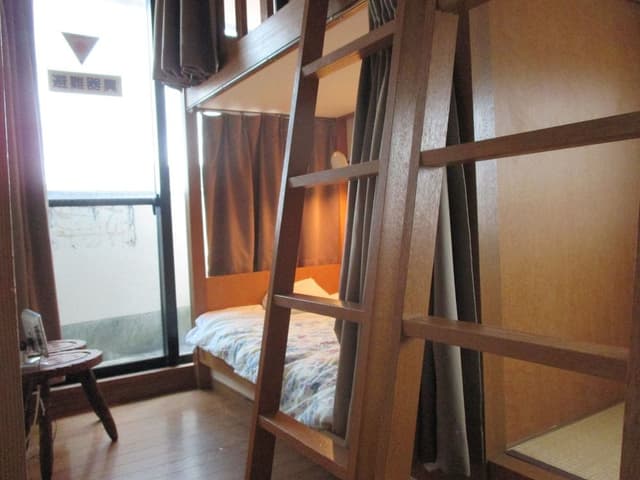 Economy bunk bed room