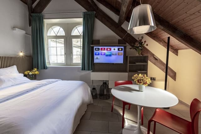 Deluxe Studio, 1 King Bed, Kitchen