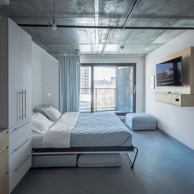 Grand Studio, 1 King Bed, Balcony