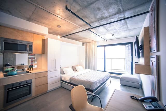 Grand Studio, 1 King Bed, Balcony