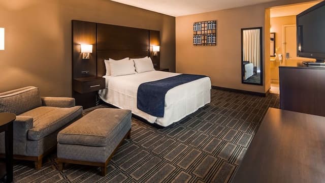 Standard Room, 1 Queen Bed, Accessible, Refrigerator & Microwave