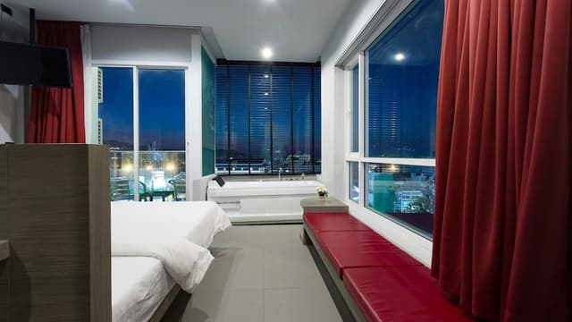 Grand Deluxe Room Only