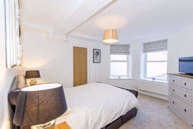 1 Bed - Below Deck