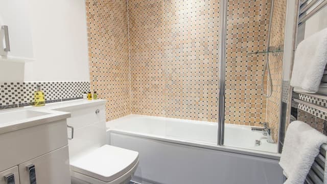 1 bed - Captain's Quarters
