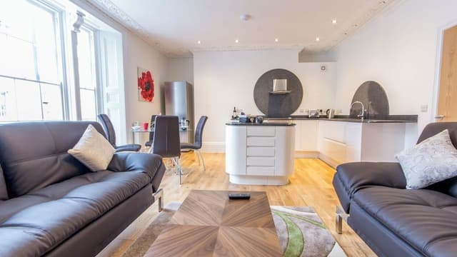 1 bed - Captain's Quarters