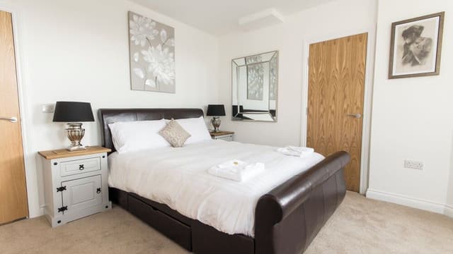 1 bed - Captain's Quarters