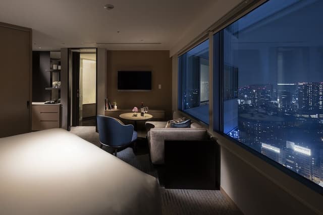 Premium Room, 1 King Bed, Club Lounge Access