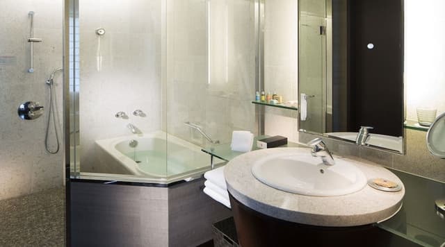 Premium Room, 1 King Bed, Club Lounge Access