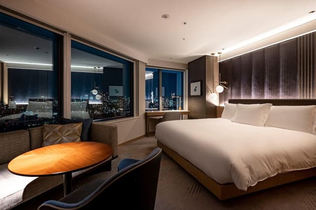 Premium Room, 1 King Bed, Club Lounge Access