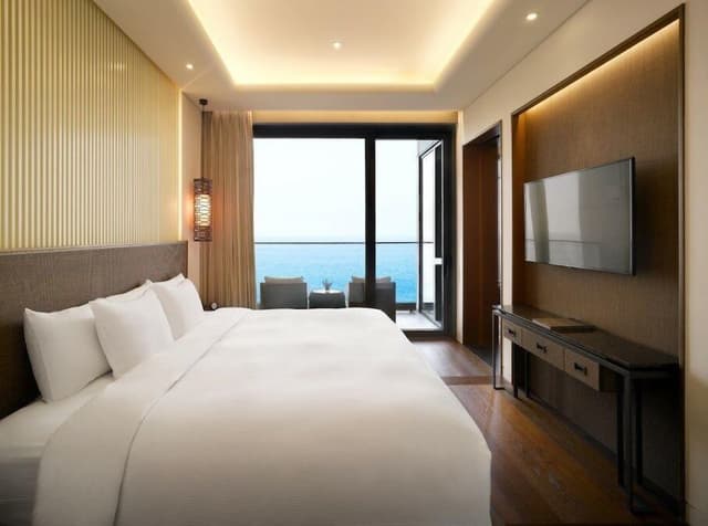 [ANANTI WINTER FESTA] One Bedroom King Suite With Ocean View (Lounge access included) 20%off +F&B10%