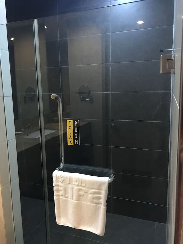 Deluxe Twin