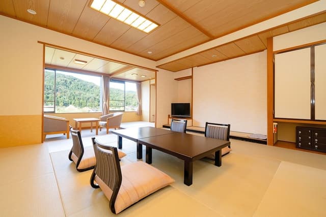 [Painting Special Room] Japanese Style Non-Smoking 12.5+3 Tatami (Mountain View, Run of the House)