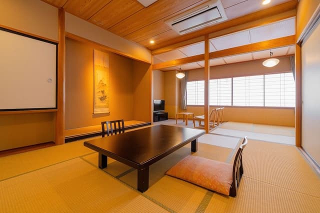 [Reasonable room] Japanese style room, non-smoking 10+4.5 tatami mats (no view, Run of the House)