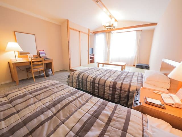 [Non Smoking] Japanese Western Style Room (2 Single Beds and 3 Futons)