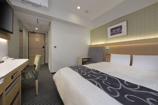 Double Room, Smoking