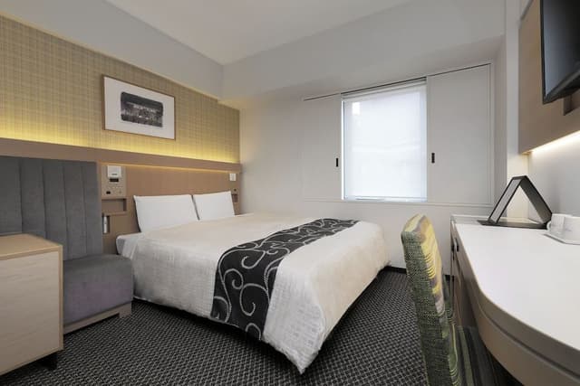Double Room, Smoking