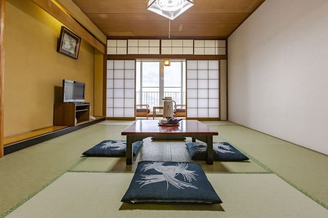 Japanese Room with Shared Washroom- Family, Smoking