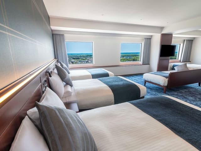 [Renewal] Deluxe Triple + 2Extra Beds, Non Smoking