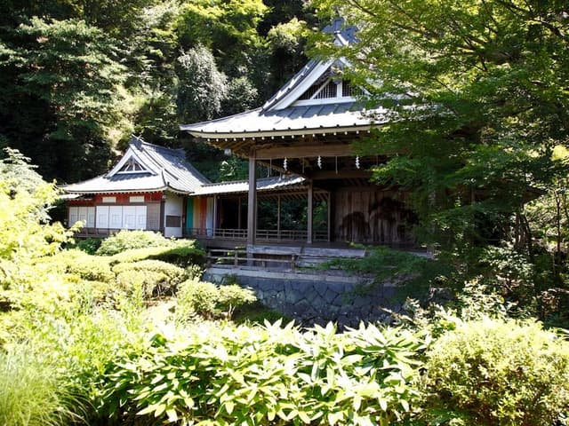 Suite Room with Tatami, Pond View, Room name "Ugetsu"