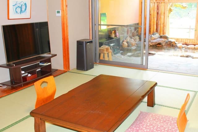 Room with Private Open-air Bath for 5 People
