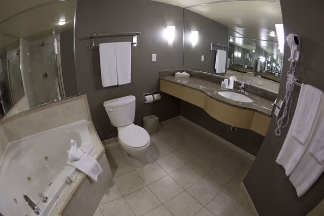 Suite, 1 King Bed, Hot Tub, Tower