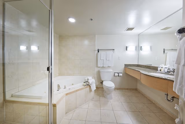 Suite, 1 King Bed, Hot Tub, Tower