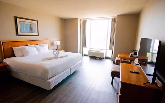 Suite, 1 King Bed, Hot Tub, Tower