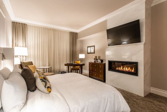 Deluxe Room, 1 King Bed, City View