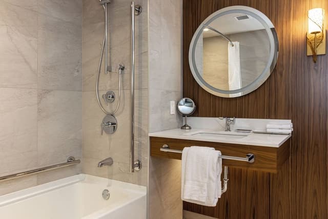 Comfort Room, 1 King Bed, Accessible