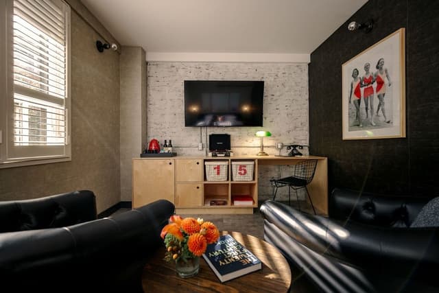 Room, 1 King Bed, Corner