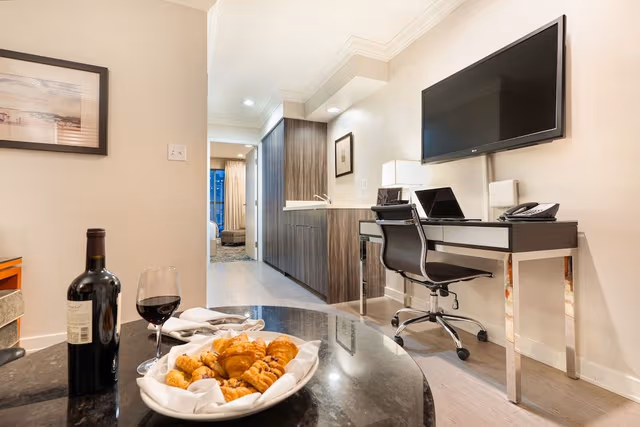 Full Kitchen Suite (Run Of House: Queen, King or 2 Double)