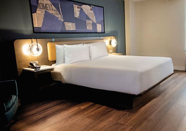 Elite Room, 1 King Bed, Harbor View