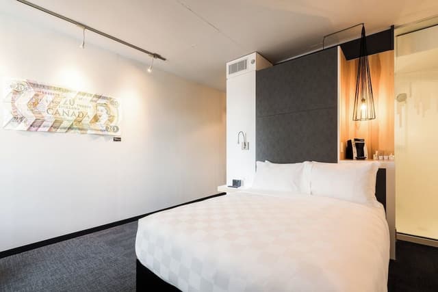 Room with One Bed
