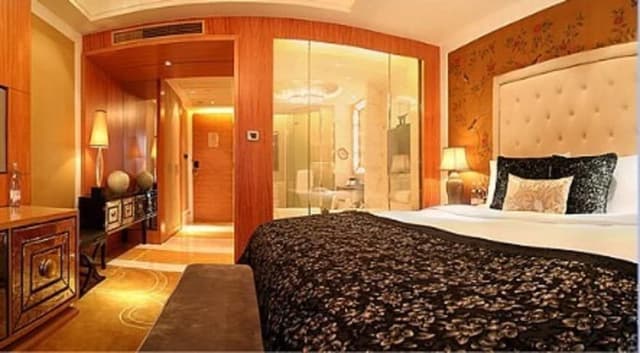 Deluxe Room King