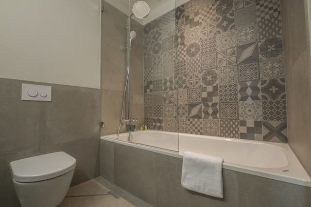 Twin Room, Corner