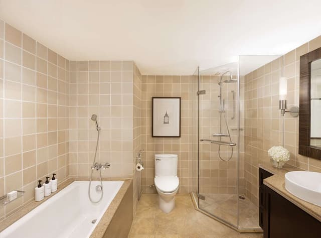 TWO BEDROOM DELUXE KING/TWIN