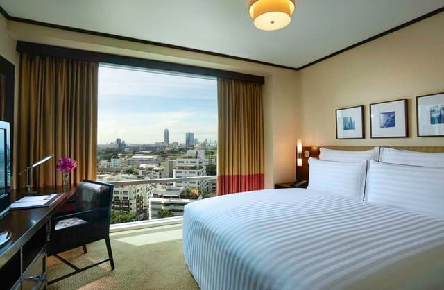 ONE BEDROOM DELUXE KING