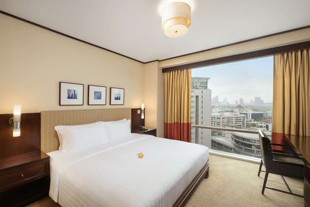ONE BEDROOM DELUXE KING